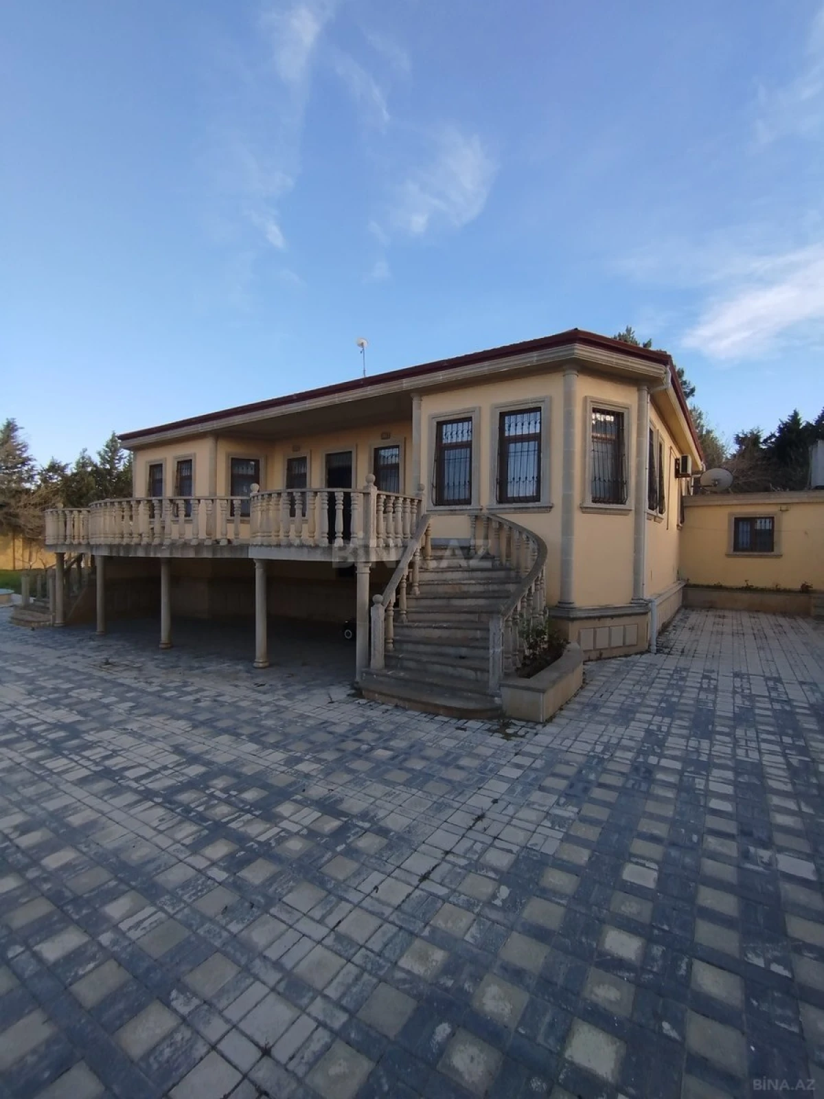 Satılır 5 otaqlı həyət evi 200 m²