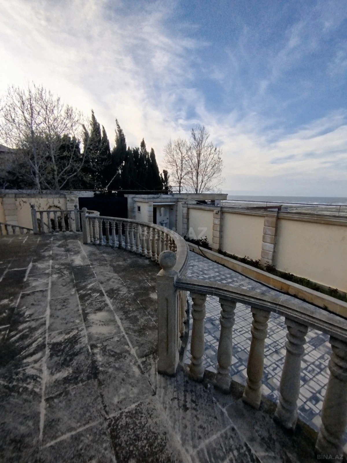 Satılır 5 otaqlı həyət evi 200 m²