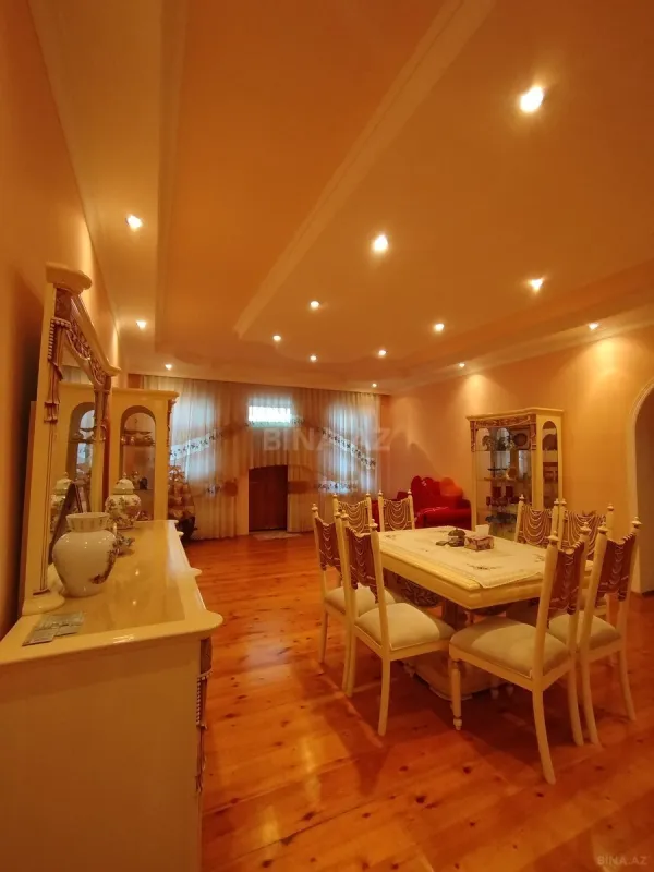 Satılır 5 otaqlı həyət evi 200 m²