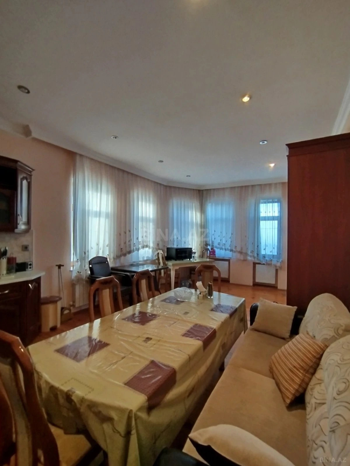 Satılır 5 otaqlı həyət evi 200 m²