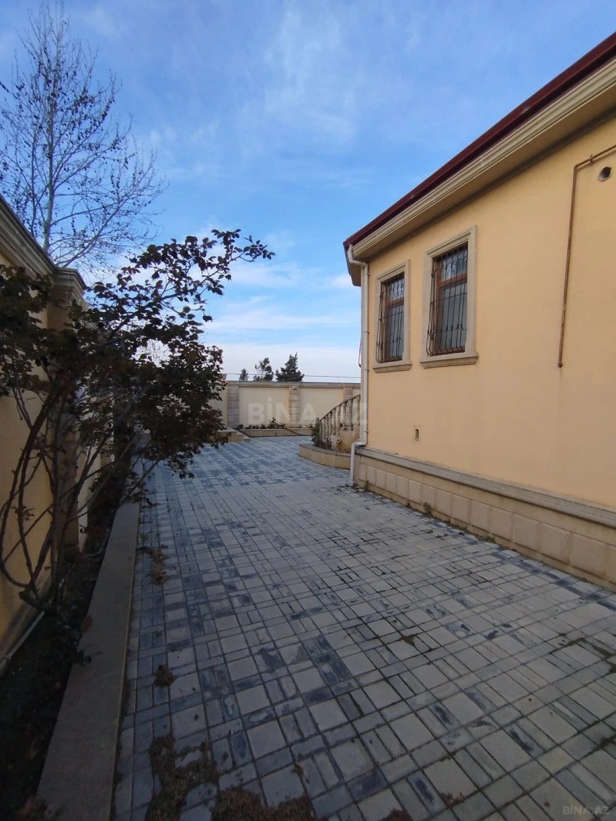 Satılır 5 otaqlı həyət evi 200 m²