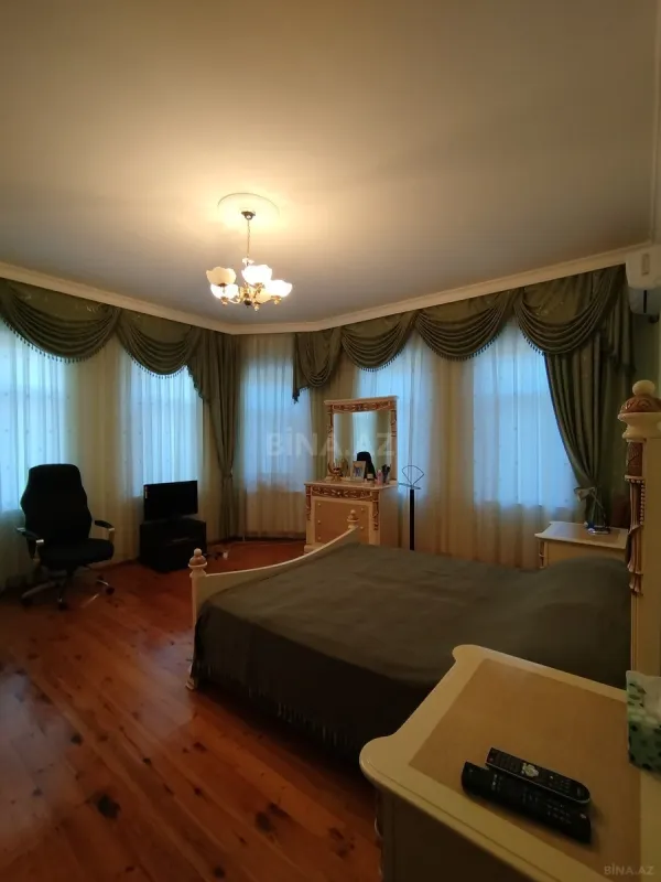 Satılır 5 otaqlı həyət evi 200 m²