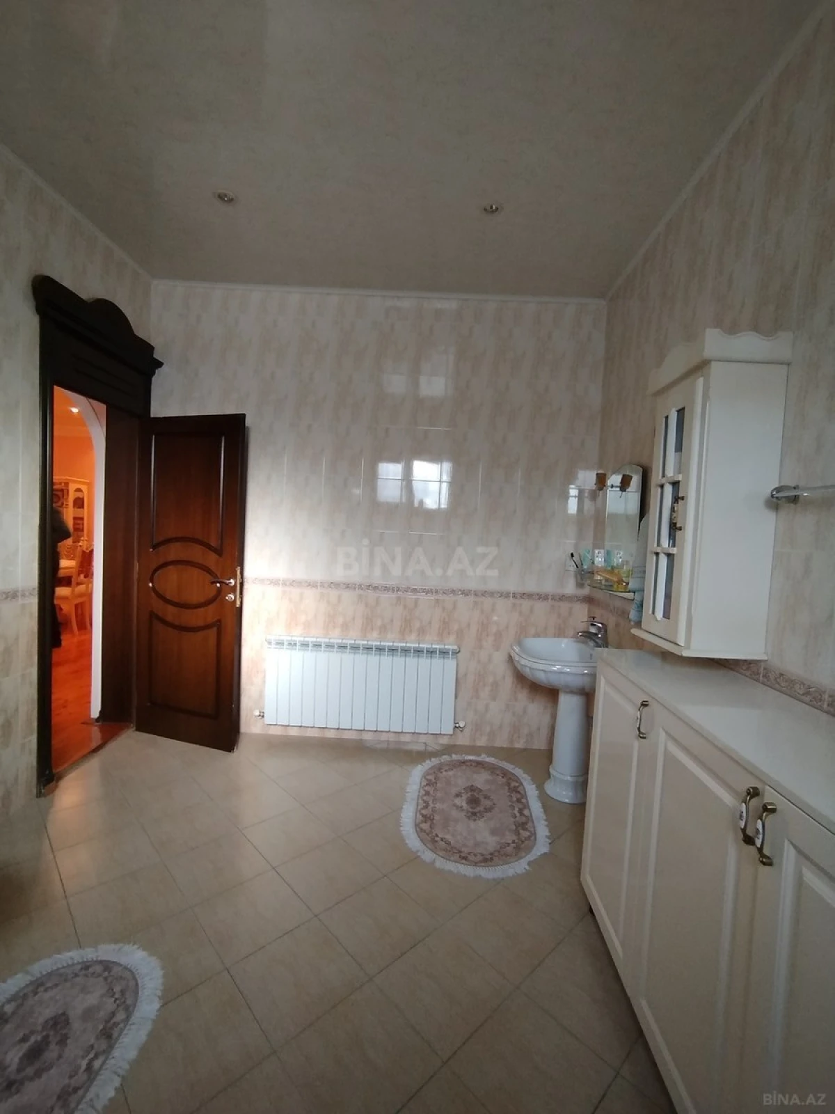 Satılır 5 otaqlı həyət evi 200 m²