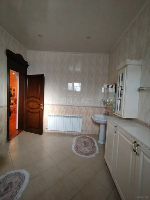 Satılır 5 otaqlı həyət evi 200 m²