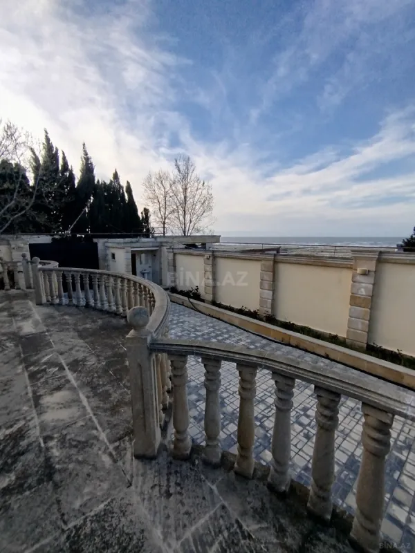 Satılır 5 otaqlı həyət evi 200 m²