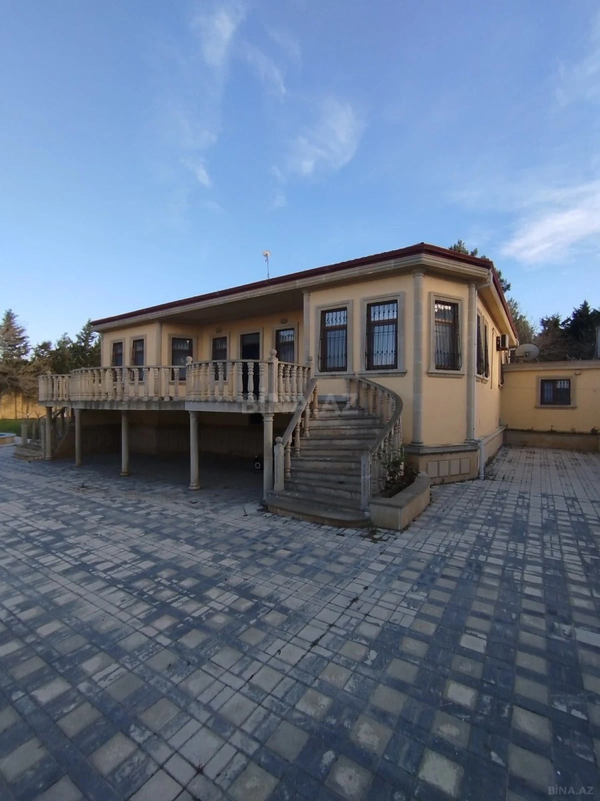 Satılır 5 otaqlı həyət evi 200 m²