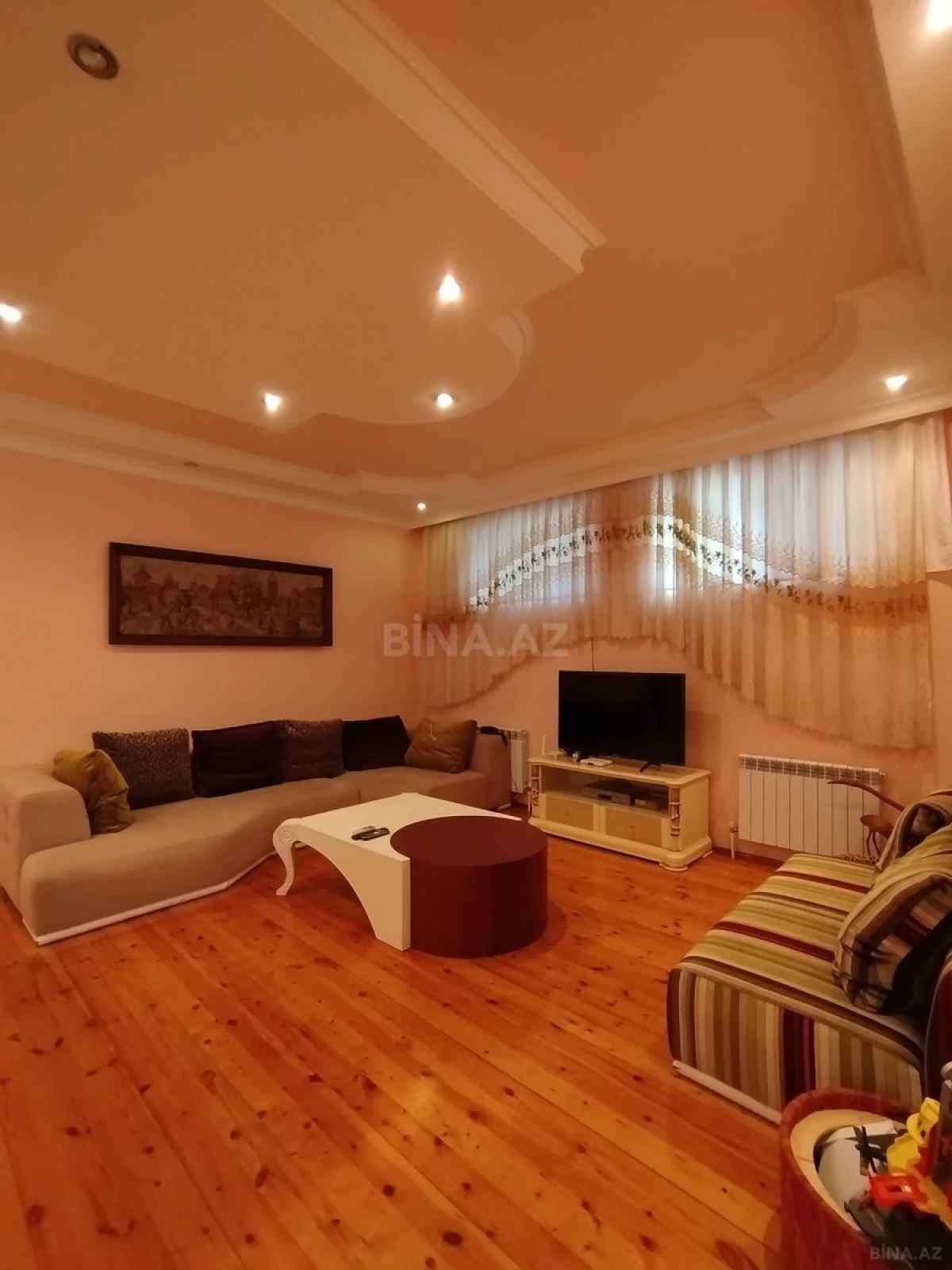 Satılır 5 otaqlı həyət evi 200 m²