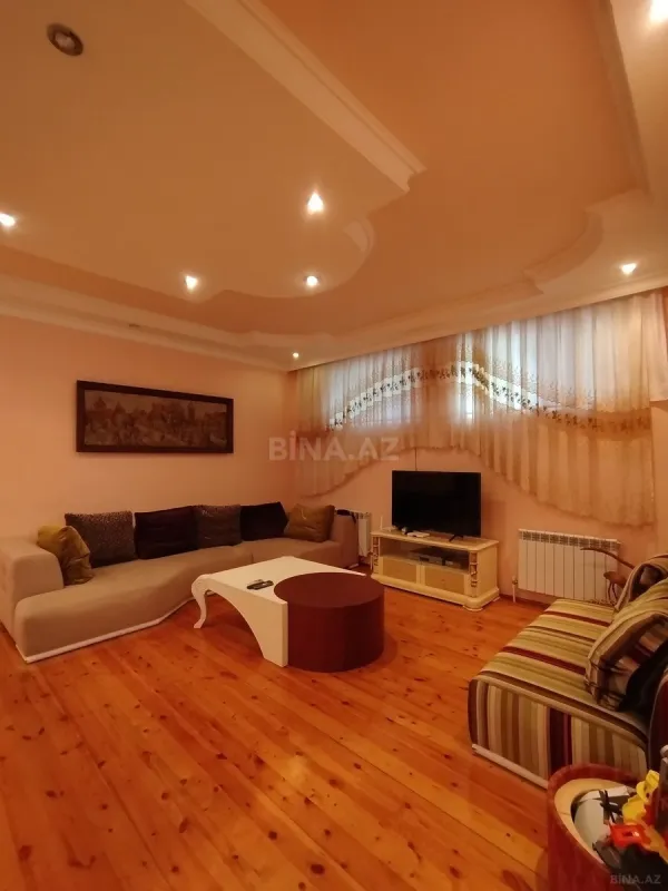 Satılır 5 otaqlı həyət evi 200 m²