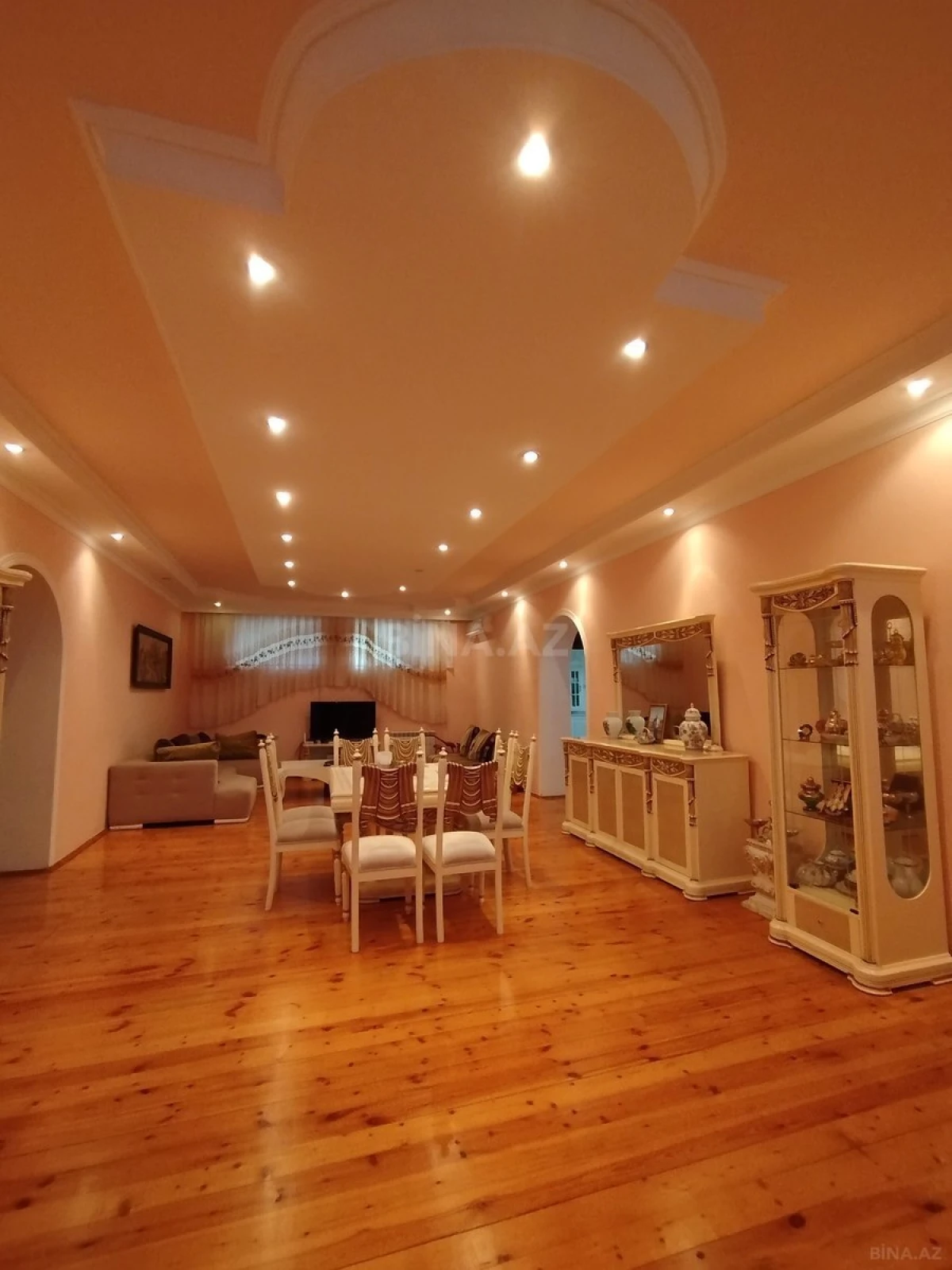 Satılır 5 otaqlı həyət evi 200 m²