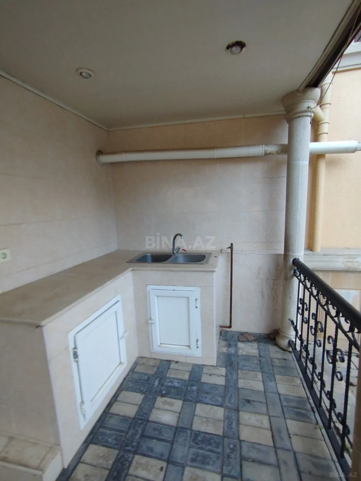 Satılır 5 otaqlı həyət evi 200 m²