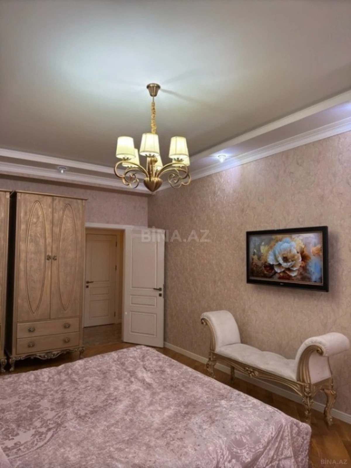 Satılır 3 otaqlı mənzil 135 m²