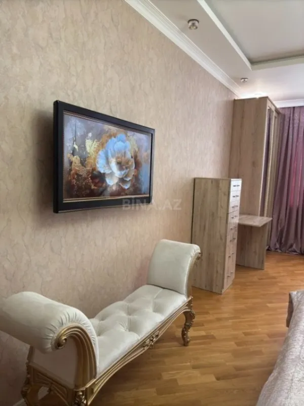 Satılır 3 otaqlı mənzil 135 m²