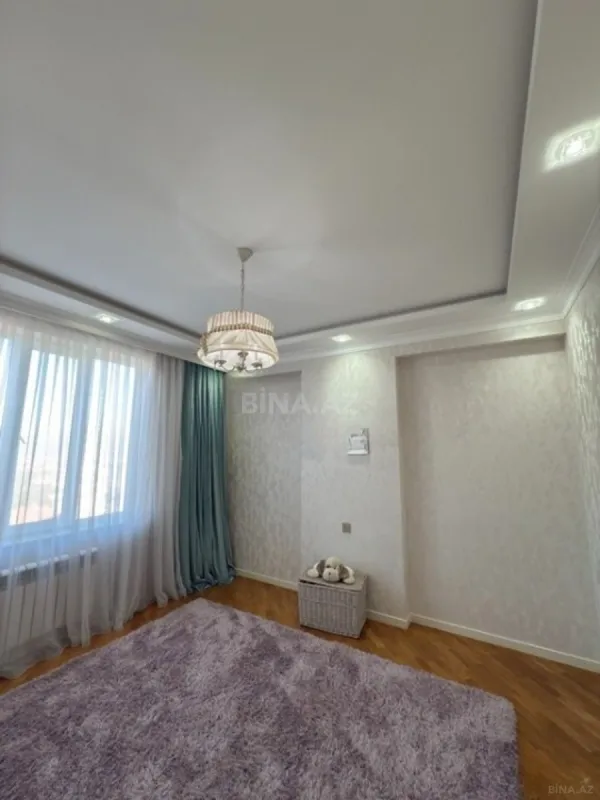 Satılır 3 otaqlı mənzil 135 m²