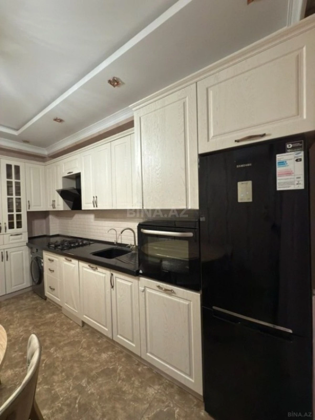 Satılır 3 otaqlı mənzil 135 m²