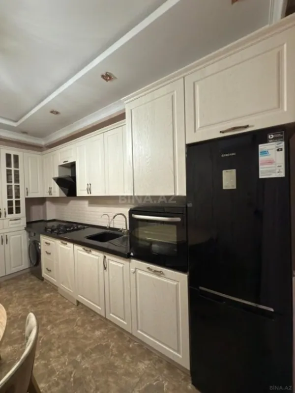 Satılır 3 otaqlı mənzil 135 m²