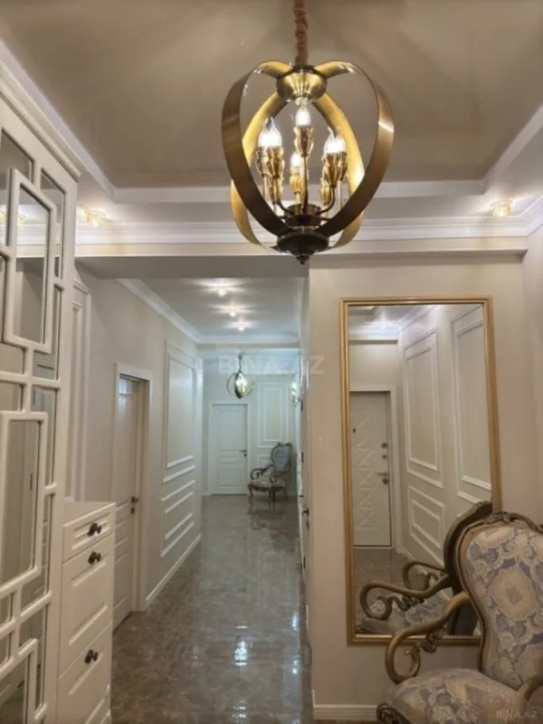 Satılır 3 otaqlı mənzil 135 m²