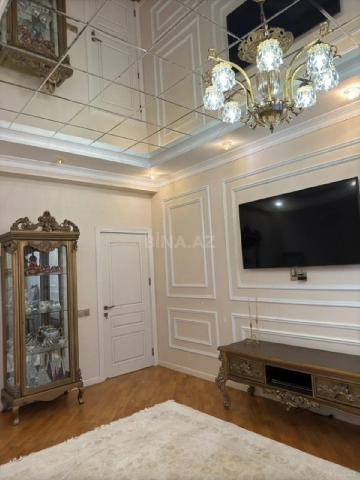 Satılır 3 otaqlı mənzil 135 m²