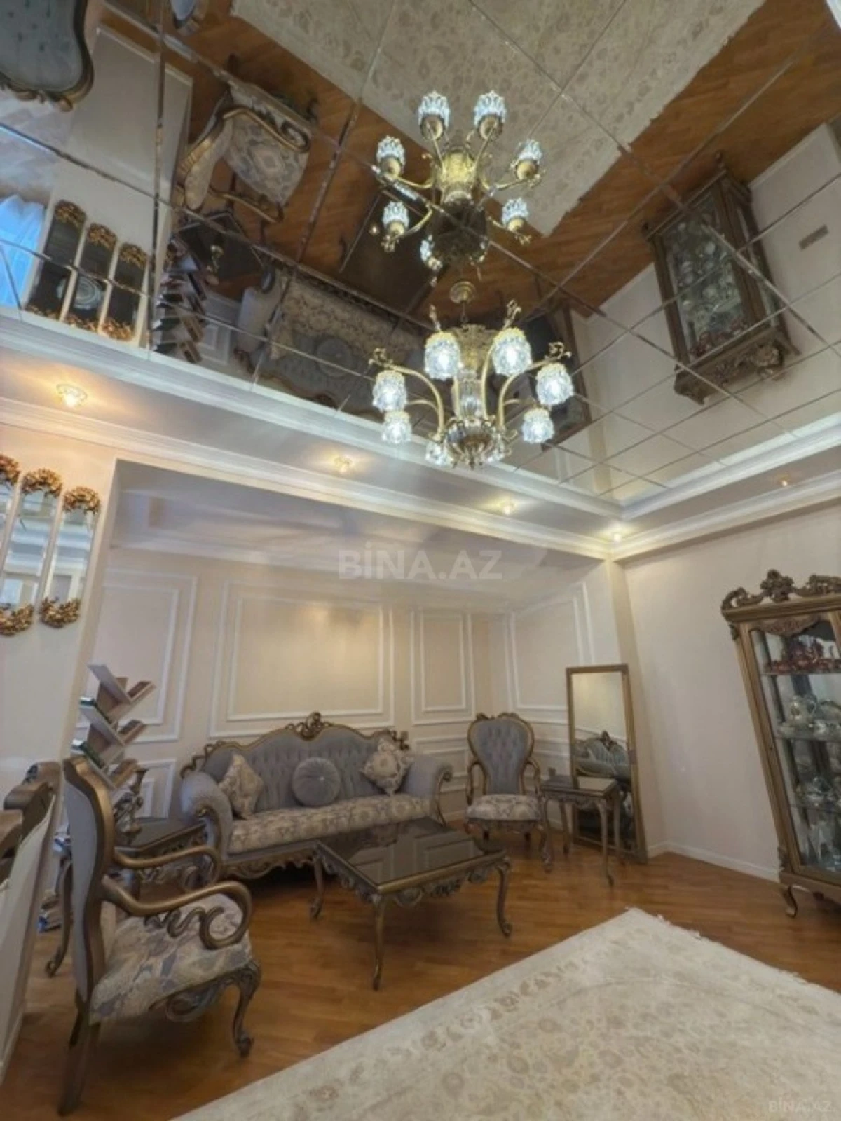 Satılır 3 otaqlı mənzil 135 m²