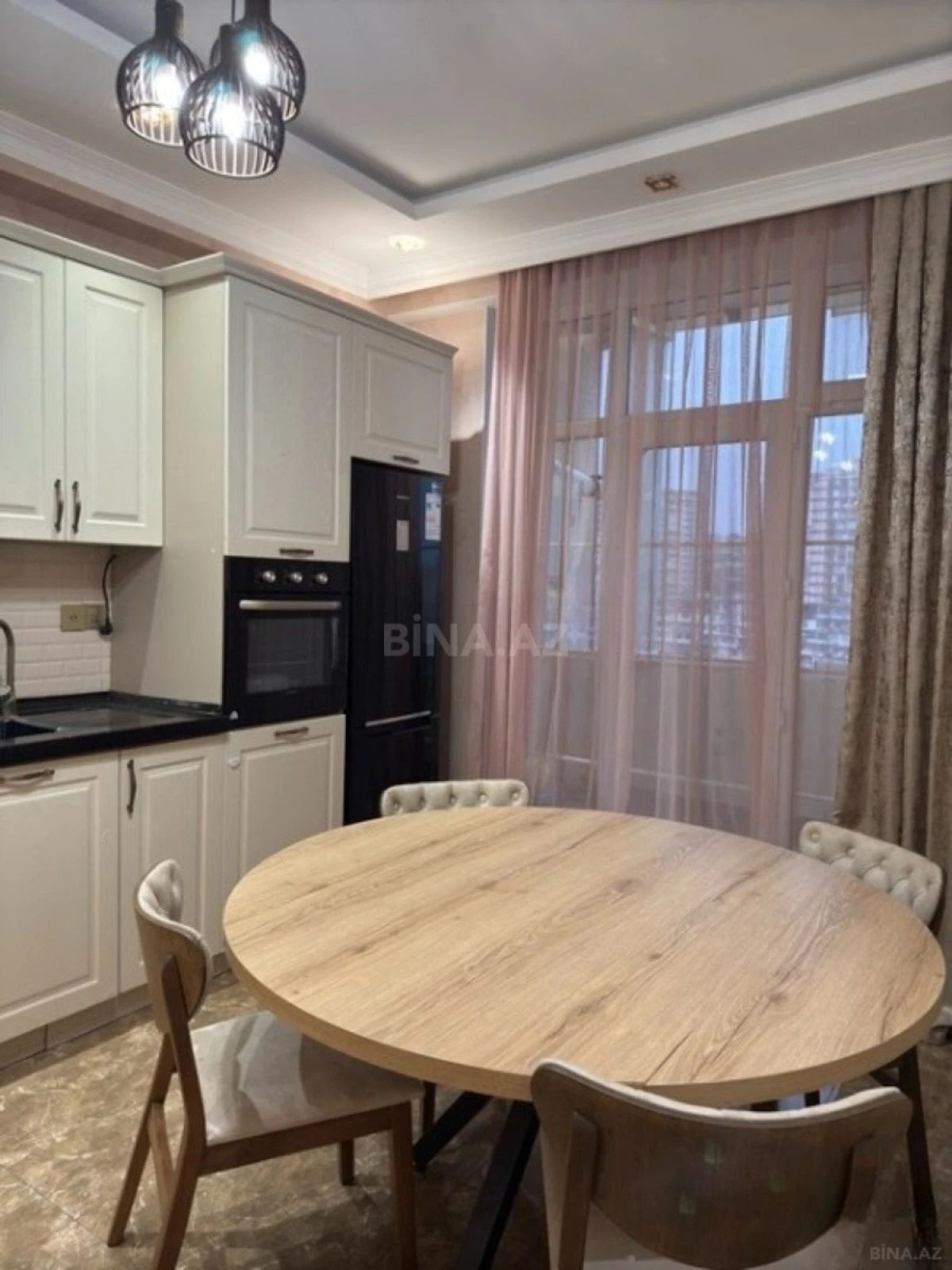 Satılır 3 otaqlı mənzil 135 m²