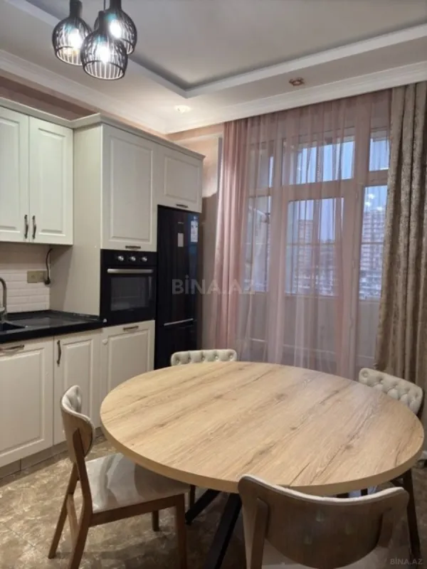 Satılır 3 otaqlı mənzil 135 m²