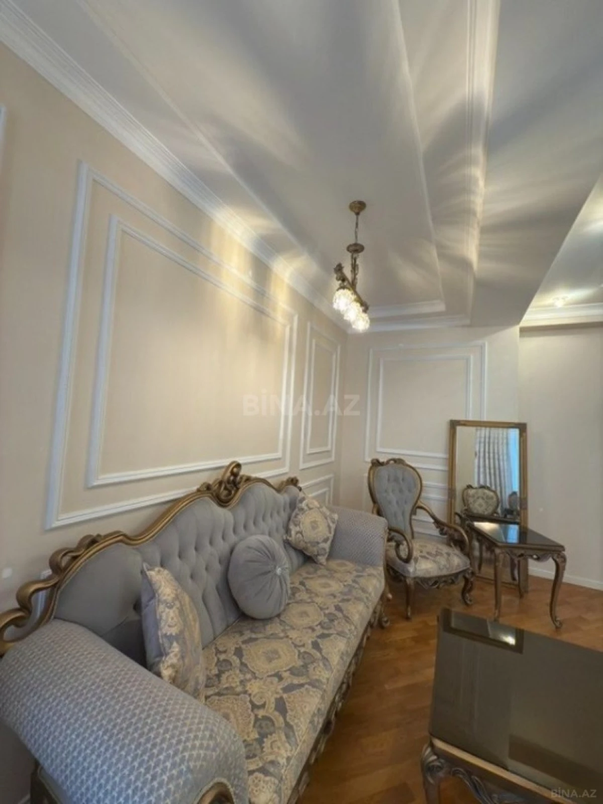 Satılır 3 otaqlı mənzil 135 m²