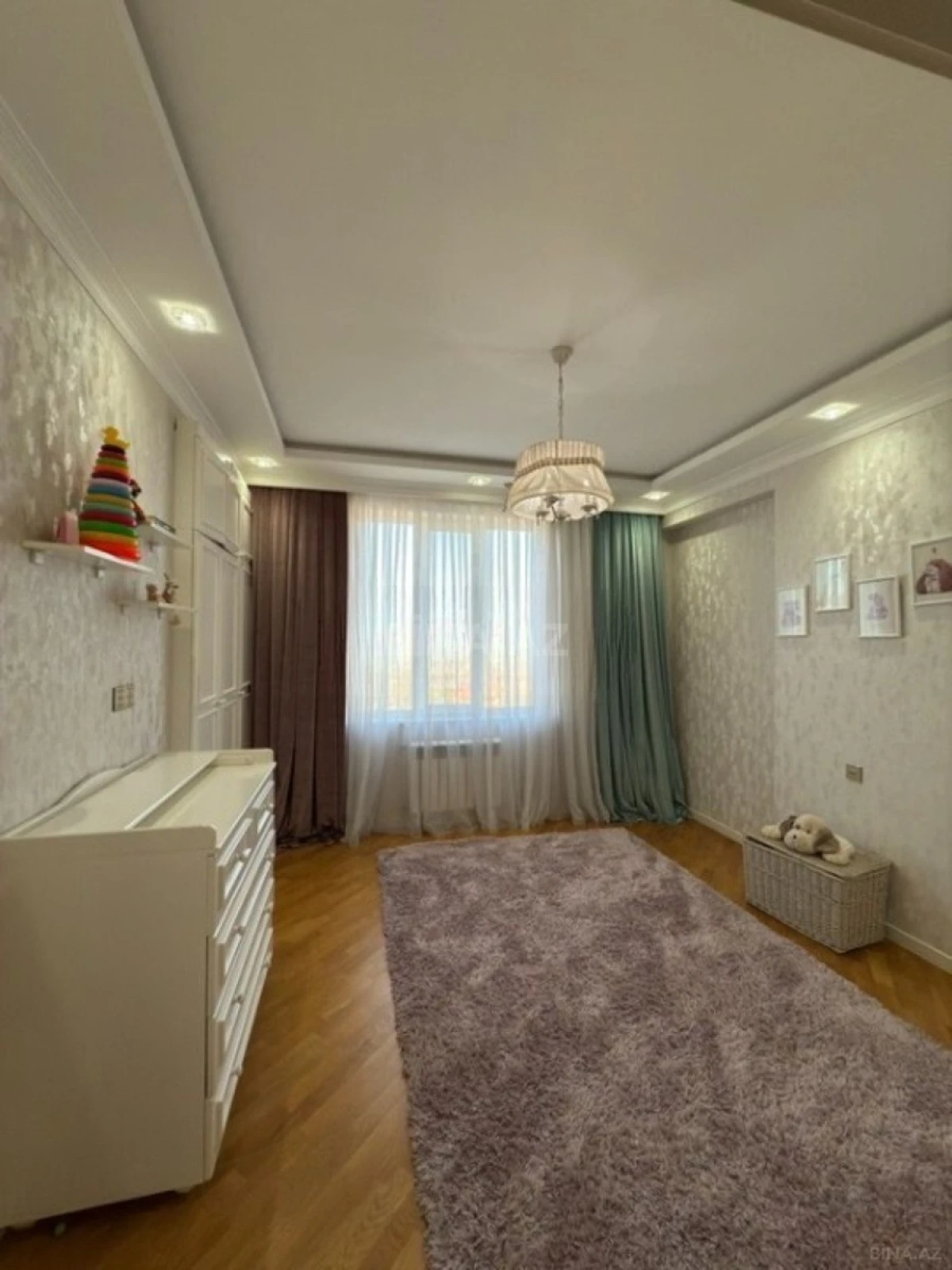 Satılır 3 otaqlı mənzil 135 m²