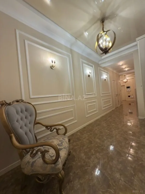 Satılır 3 otaqlı mənzil 135 m²