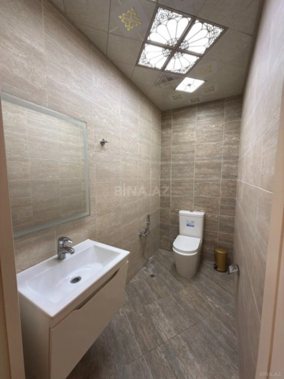 Satılır 3 otaqlı mənzil 135 m²