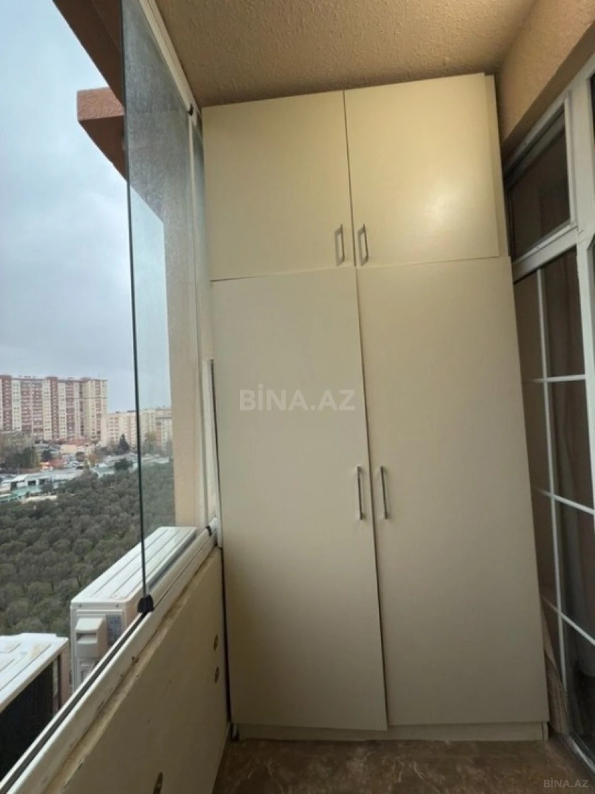 Satılır 3 otaqlı mənzil 135 m²