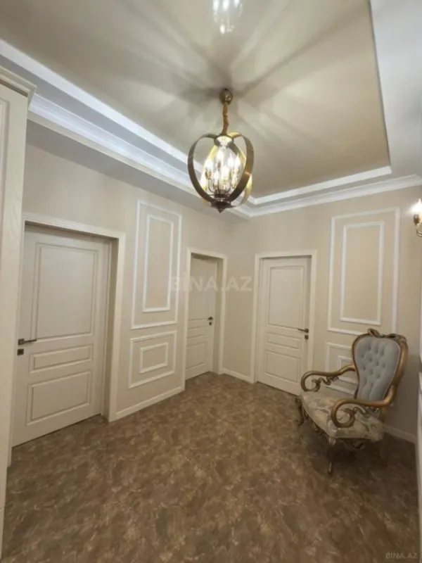 Satılır 3 otaqlı mənzil 135 m²