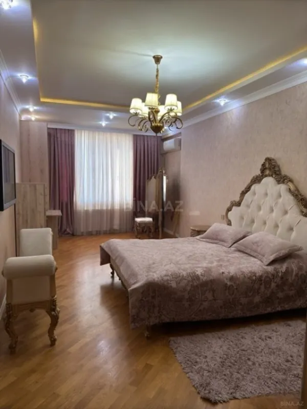 Satılır 3 otaqlı mənzil 135 m²