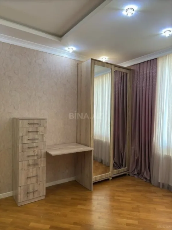 Satılır 3 otaqlı mənzil 135 m²
