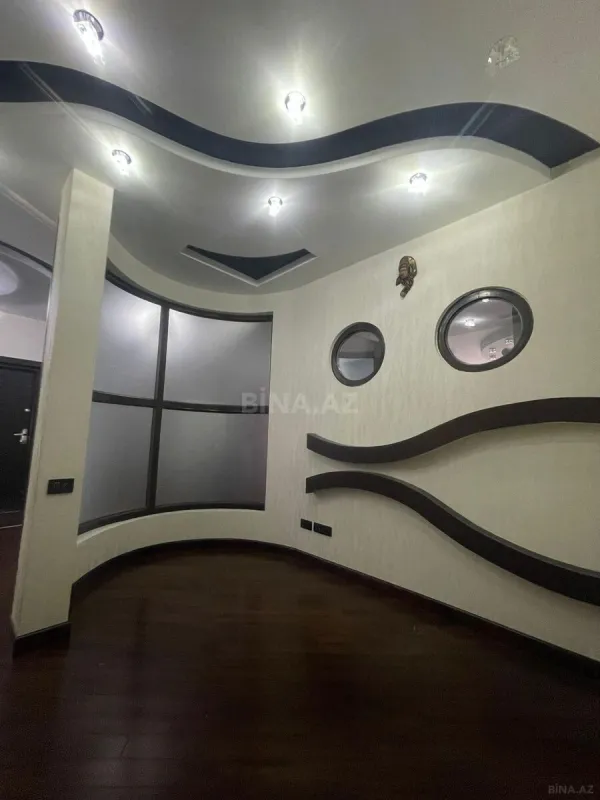 Satılır 3 otaqlı mənzil 160 m²