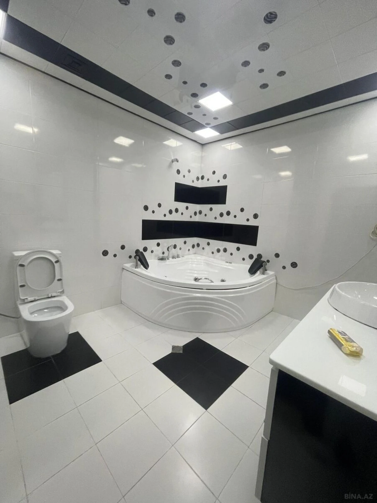 Satılır 3 otaqlı mənzil 160 m²