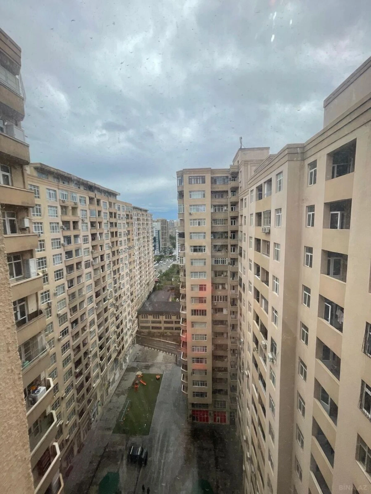 Satılır 3 otaqlı mənzil 160 m²