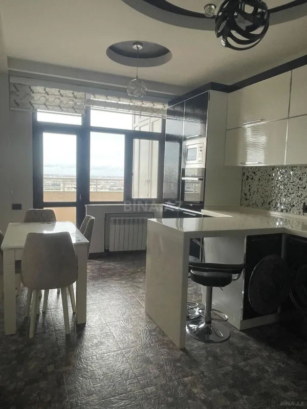 Satılır 3 otaqlı mənzil 160 m²