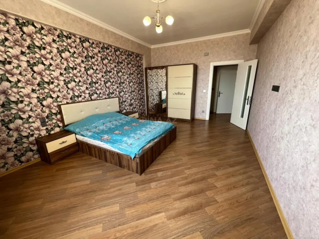 Kirayə verilir 3 otaqlı mənzil 130 m²