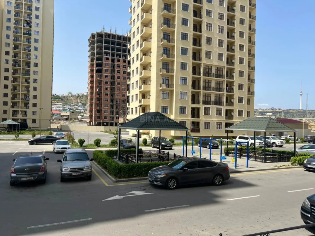 Kirayə verilir 3 otaqlı mənzil 130 m²