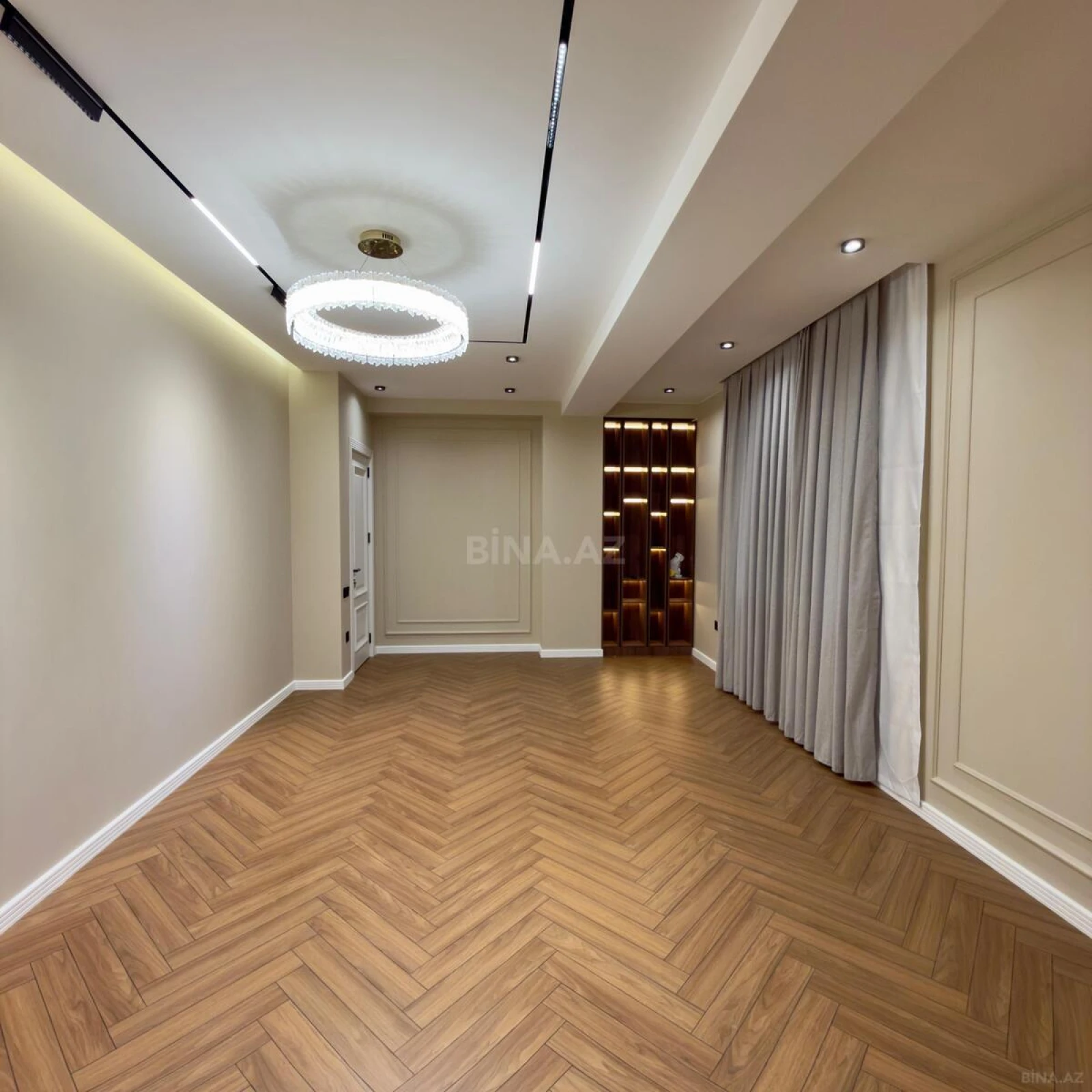 Satılır 4 otaqlı mənzil 140 m²