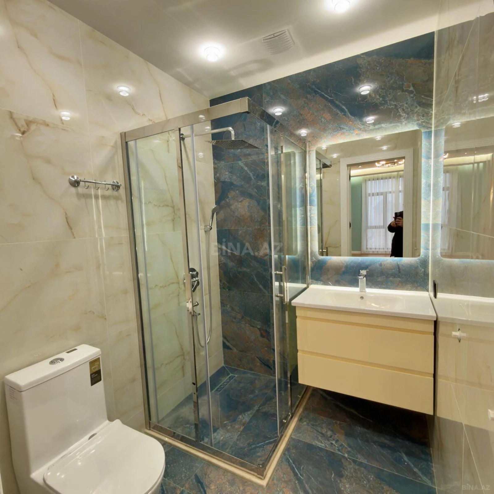 Satılır 4 otaqlı mənzil 140 m²