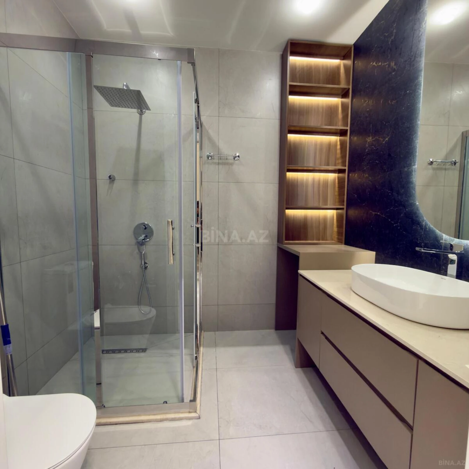 Satılır 4 otaqlı mənzil 140 m²