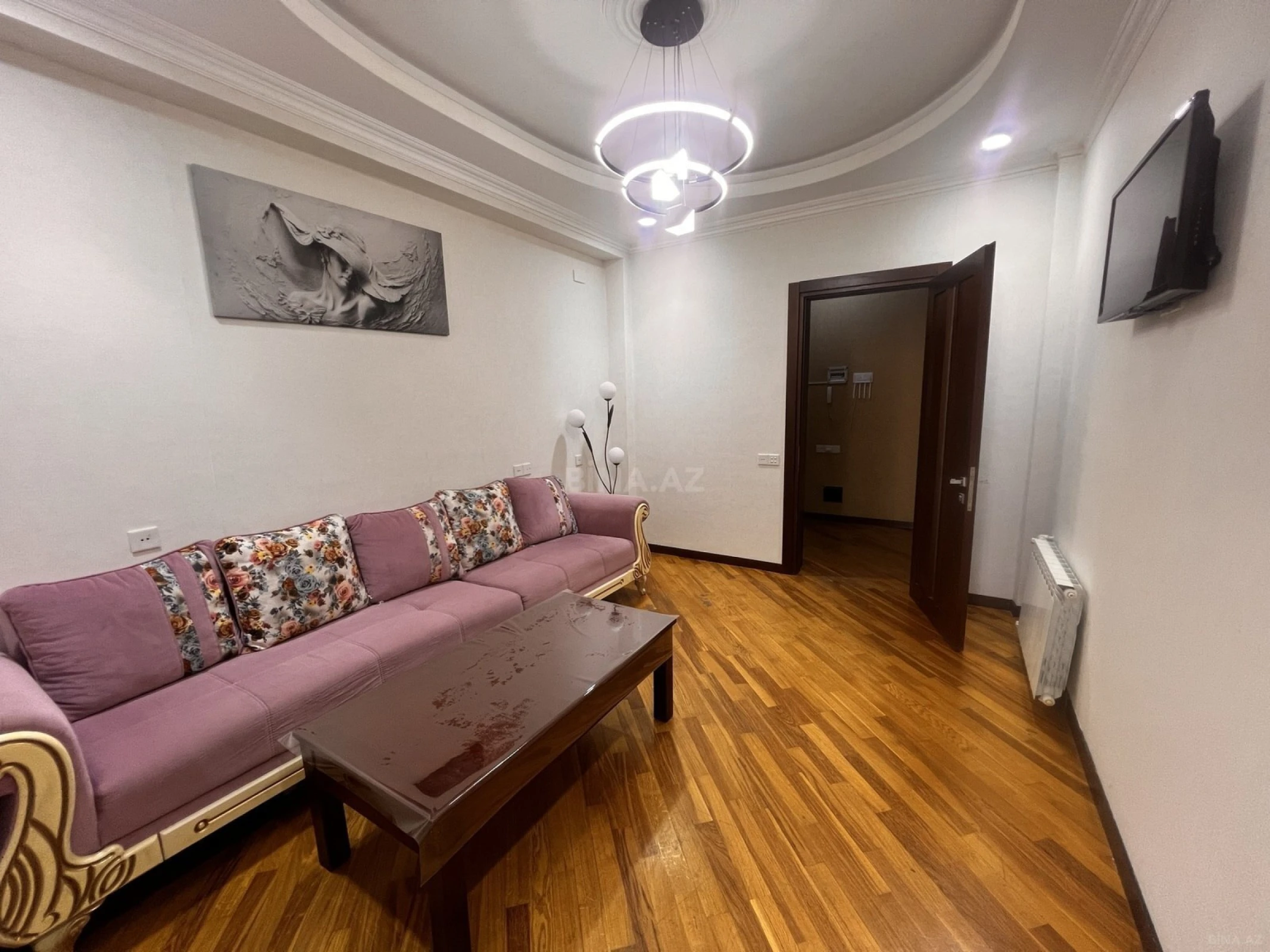 Kirayə verilir 2 otaqlı mənzil 70 m²
