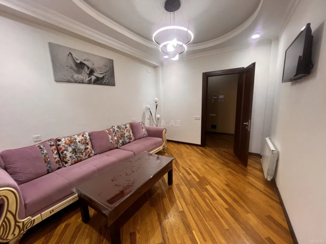Kirayə verilir 2 otaqlı mənzil 70 m²