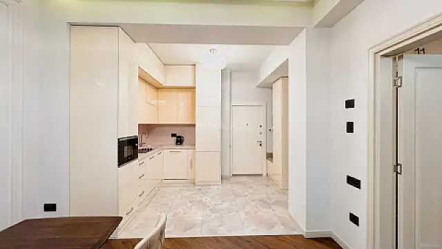 Kirayə verilir 2 otaqlı mənzil 85 m²