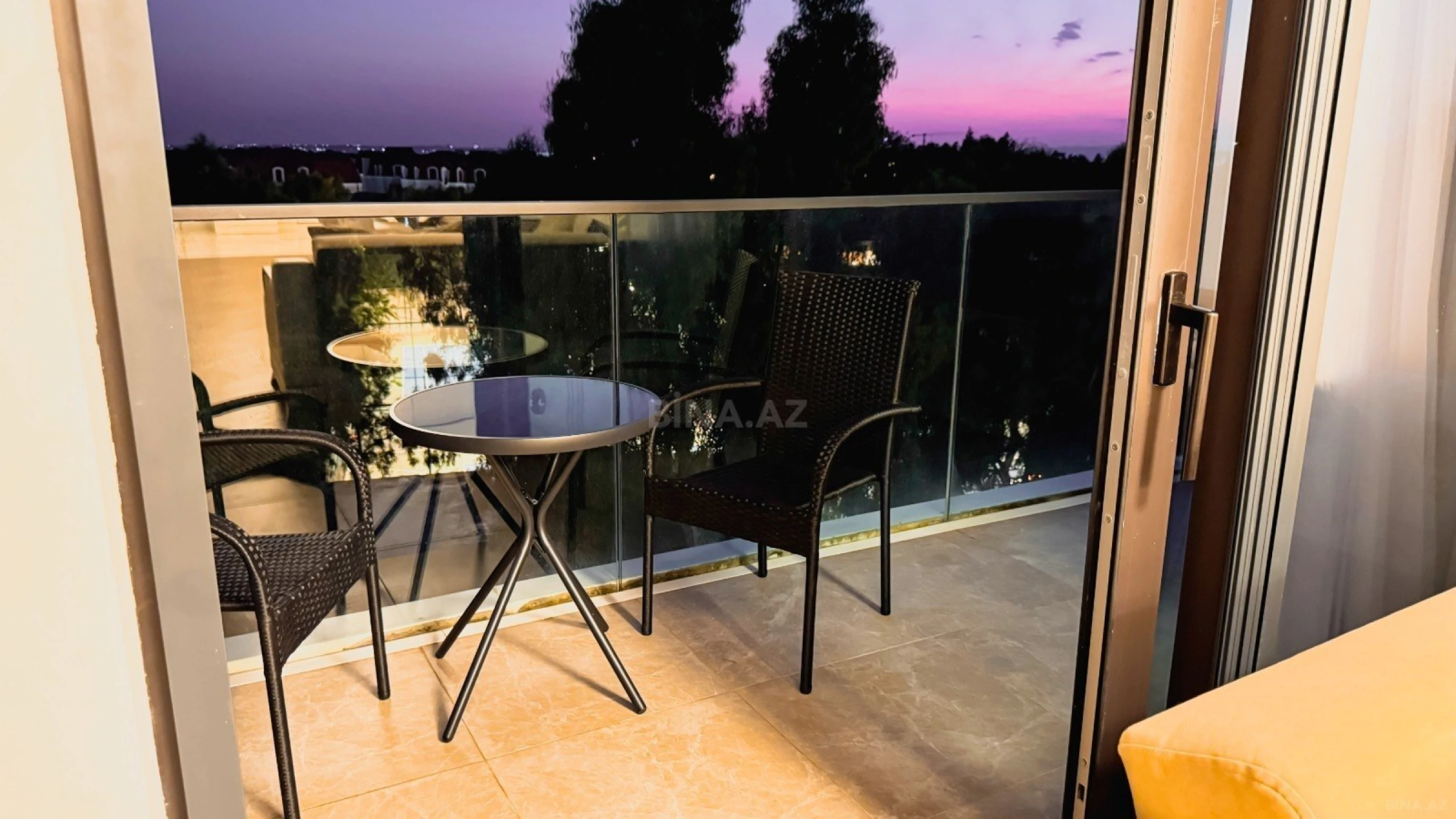 Kirayə verilir 2 otaqlı mənzil 85 m²