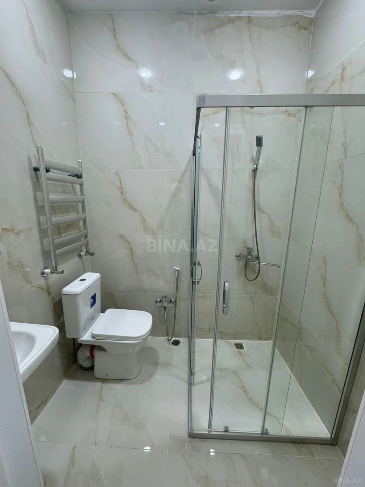 Kirayə verilir 2 otaqlı mənzil 70 m²