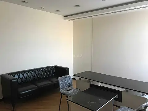 Kirayə verilir 7 otaqlı ofis 250 m²