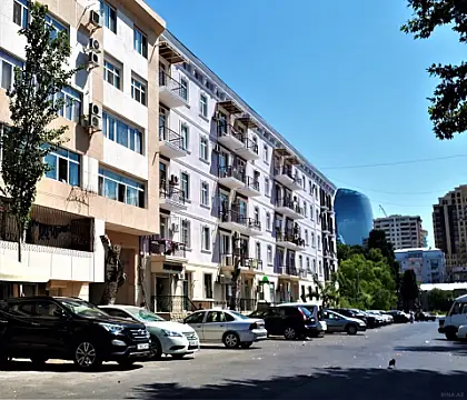 Satılır 2 otaqlı mənzil 65 m²