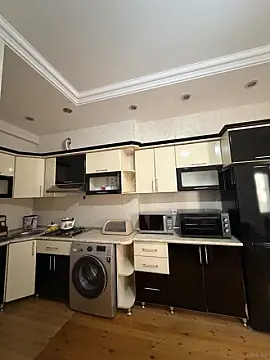 Kirayə verilir 2 otaqlı mənzil 98 m²