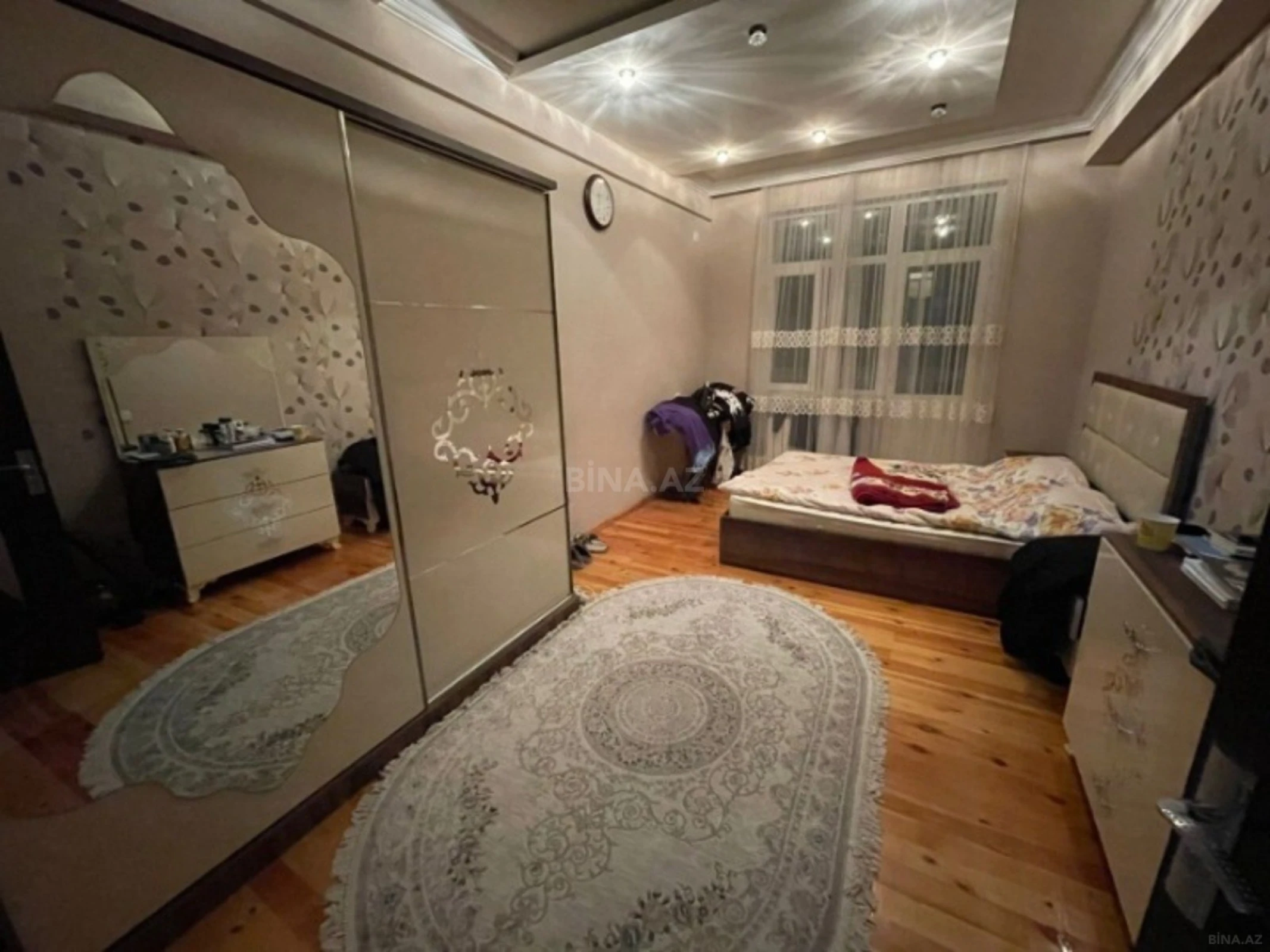 Kirayə verilir 2 otaqlı mənzil 98 m²